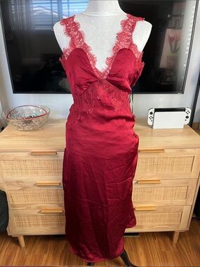 Lulu's Lace-Trim Satin Midi Dress